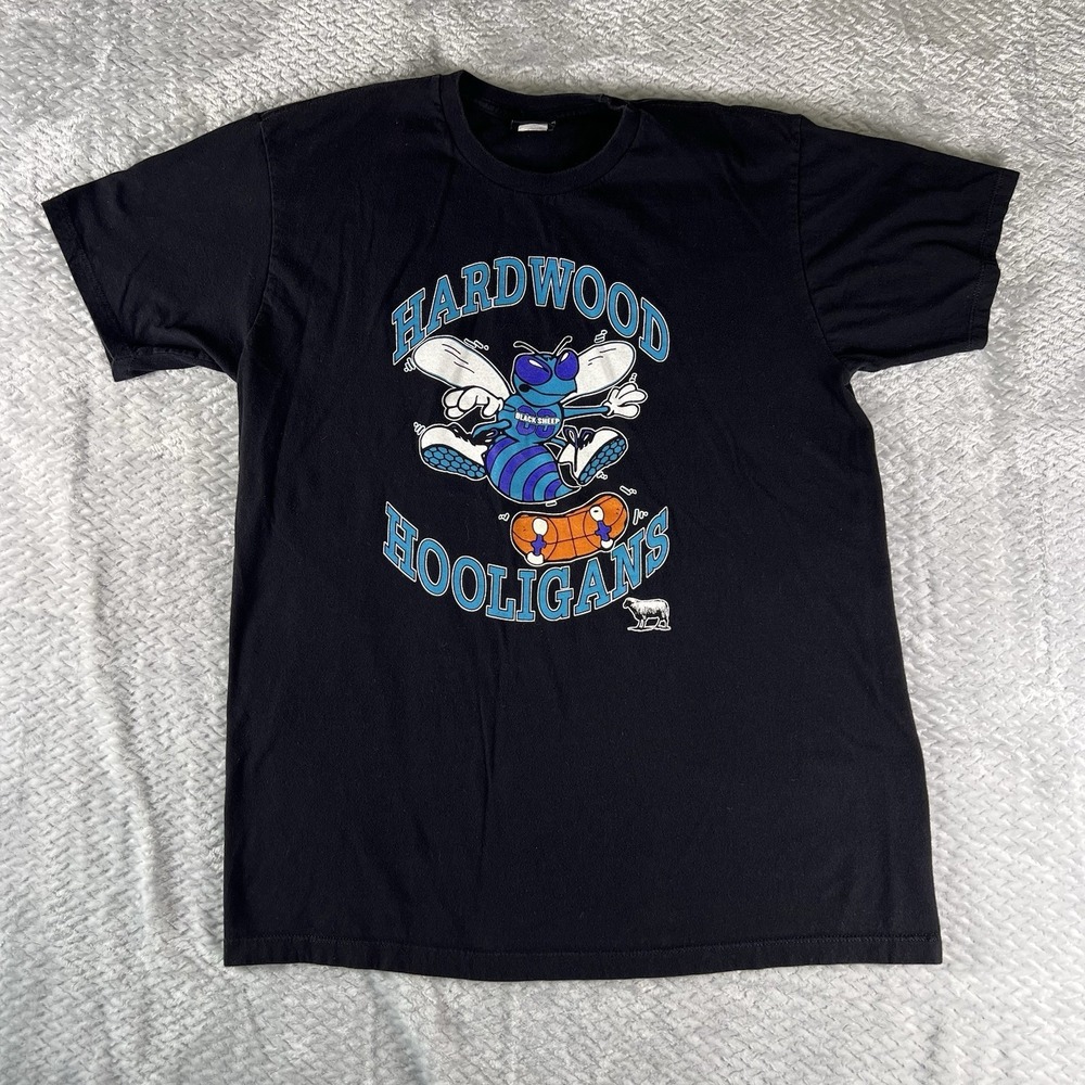 Black Sheep Hardwood Hooligans Charlotte Hornets M/L Skateboard Graphic Tee
